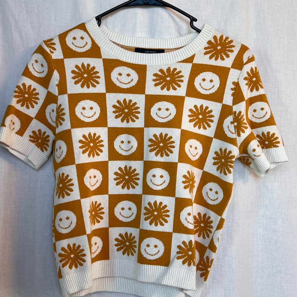 Forever 21 White and Orange Smiley Face Short Sleeve Tee
